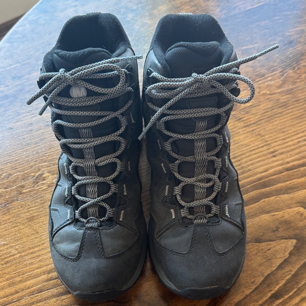 Merrell Women’s Warm 200 gram insulated Black Hiking Boots with Gray Laces - Picture 2 of 8